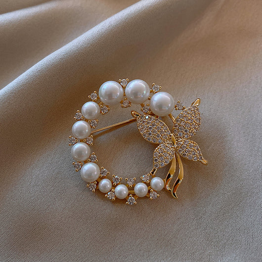 Broche Mariposa con Diamantes y Perlas - Image 7