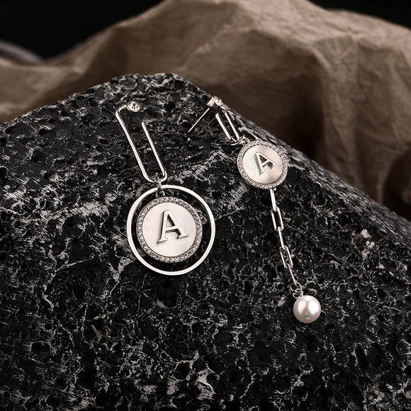 Aretes de Plata Esterlina Asimétricos con Letras Personalizadas