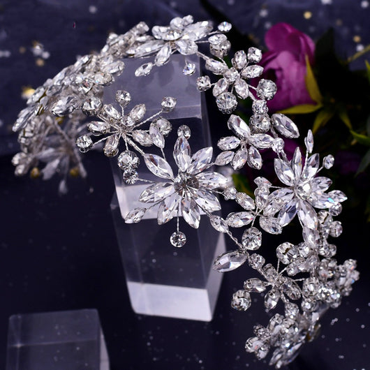 Diadema Nupcial de Hojas con Cristales - Tocado Artesanal para Novia - Image 7