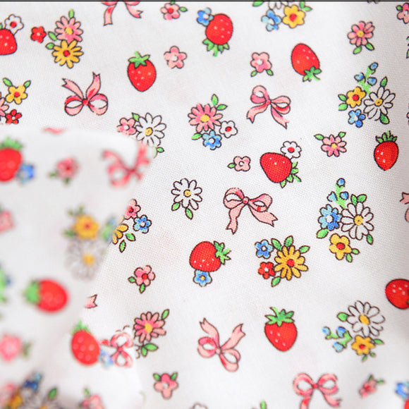 Tela de Algodón Estampada con Diseños Florales y Caricaturas