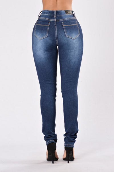 Pantalones Vaqueros Rotos de Moda Contemporánea - Image 12