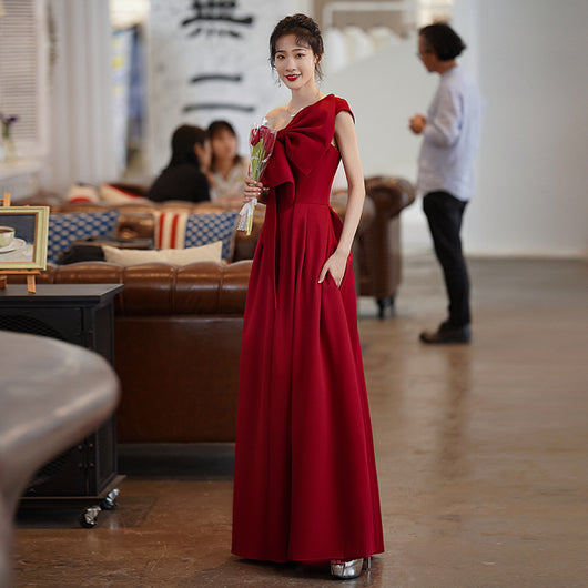 Vestido de Noche Satinado Borgoña para Compromisos y Eventos