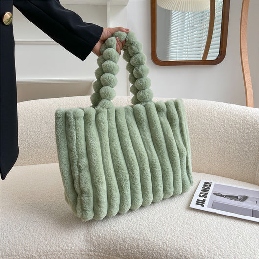 Bolso de Hombro Amplio con Capacidad Grande y Diseño Moderno en Peluche - Image 9