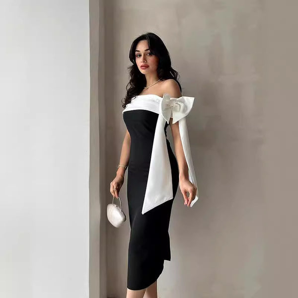 Vestido de Cóctel Elegante con Hombros Descubiertos y Moño en Blanco y Negro