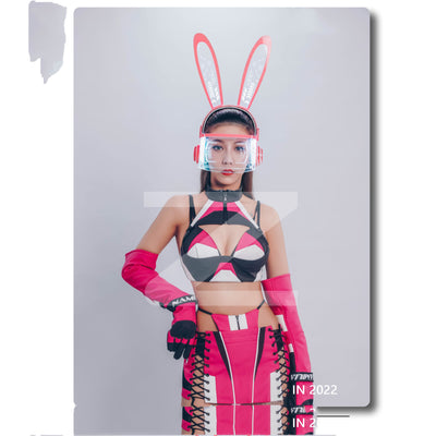 Traje de Cuero Europeo con Máscara LED Luminosa y Tecnología Virtual - Image 3