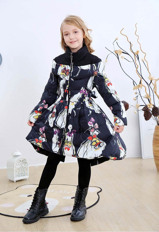 Abrigo Infantil de Plumón Europeo con Diseño Estampado y Lazo en la Cintura - Image 13