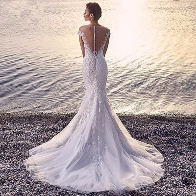 Vestido de Novia Sirena Blanco con Encaje, Espalda Descubierta y Cola Trailing - Image 3
