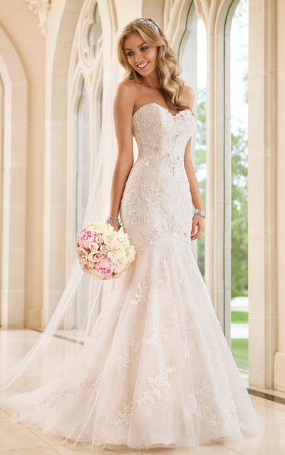 Vestido de Novia Corte Sirena con Encaje y Escote Tubo - Image 11