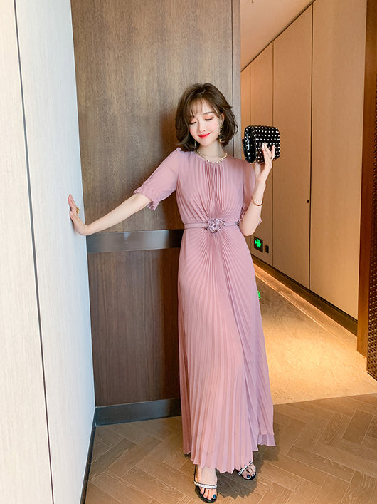 Vestido Elegante con Pliegues y Detalle Floral en la Cintura - Image 6
