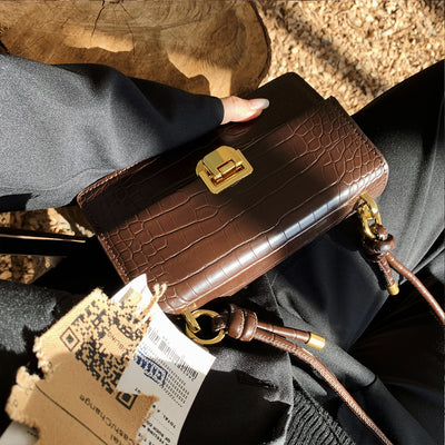Bolso Baguette de Hombro Único con Patrón Texturizado - Image 4