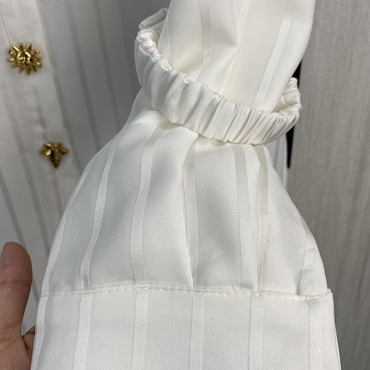 Blusa Blanca con Rayas y Logo Dorado en Acetato Imitación - Image 25