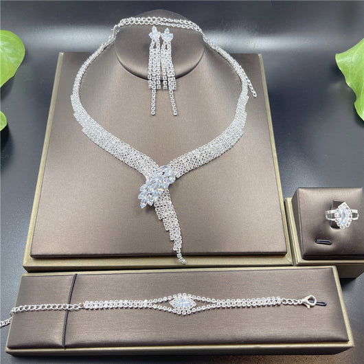Conjunto de Joyas Luxury con Strass: Aretes, Collar, Anillo y Pulsera - Image 12