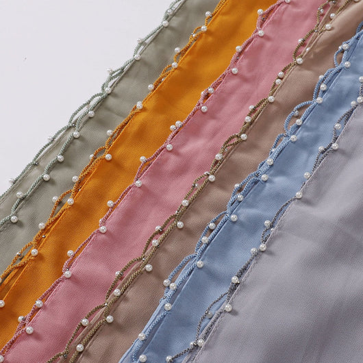 Pañuelo de Gasa Perlado con Bordes Ondulados y Detalles de Cuentas - Image 4