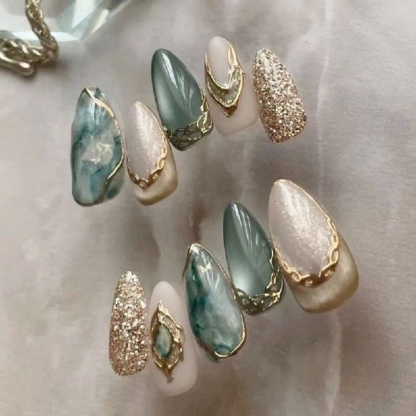 Set de 24 Uñas Postizas Almendra Larga con Flores Aurora