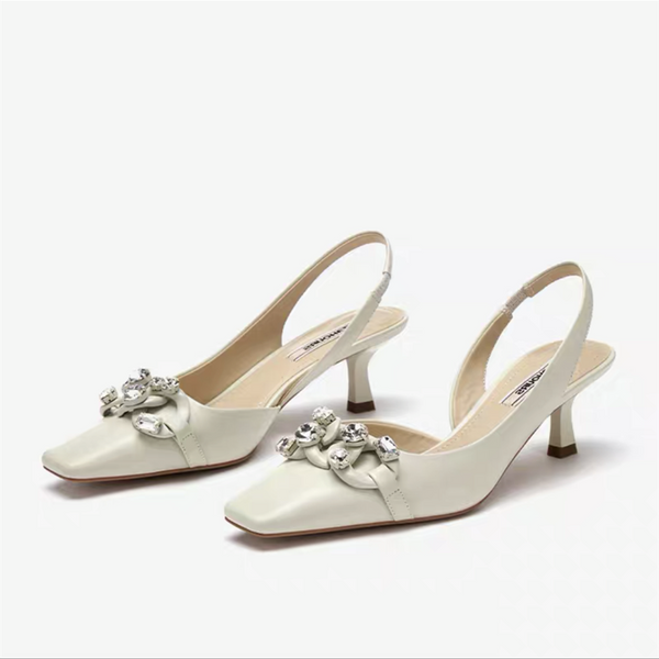 Sandalias Retro con Tacón Bajo y Detalles de Cristal - Image 5