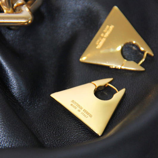 Aretes Triangulares Dorados Retro - Diseño Industrial Audaz - Image 13