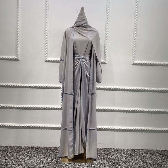 Traje de Tres Piezas con Capa Exterior de Color Sólido