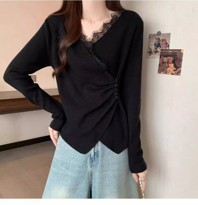 Blusa Manga Larga con Encaje Irregular y Escote en V - Image 10