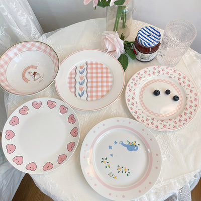 Plato de Cerámica Infantil con Ilustración de Niña Desayunando - Image 4
