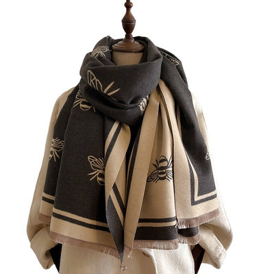 Pañoleta Estampado Abeja - Accesorio de Moda Versátil - Image 5