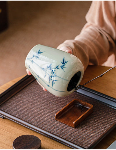 Frasco de Té Grande de Bambú Pintado a Mano con Detalles en Gris y Madera - Image 9