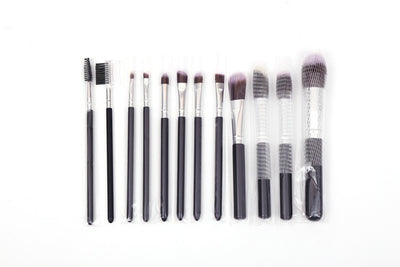 Set de 12 Brochas de Maquillaje Profesional con Estuche - Image 17