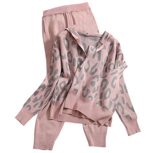 Conjunto Tres Piezas Estampado Leopardo con Chaleco y Cardigan con Capucha - Image 5