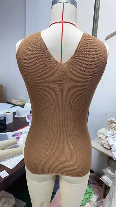 Chaleco Tejido Elegante con Escote Cruzado y Tirantes Finos - Image 13