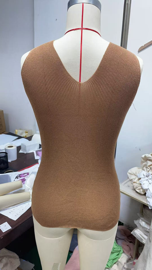 Chaleco Tejido Elegante con Escote Cruzado y Tirantes Finos - Image 13