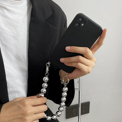 Funda Plateada para Celular con Cadena - Diseño Minimalista Oscuro - Image 5