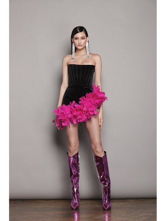 Vestido de Fiesta Ajustado con Plumas y Diseño Asimétrico - Image 18