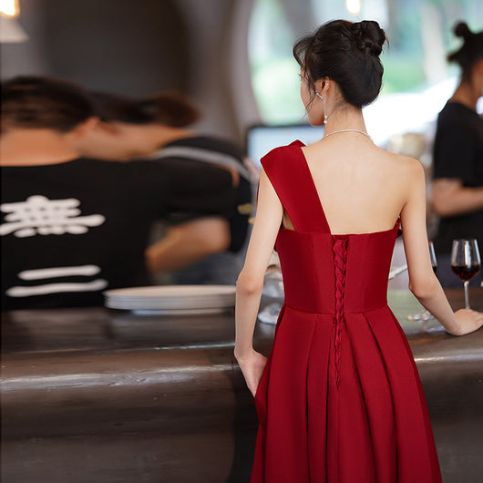 Vestido de Noche Satinado Borgoña para Compromisos y Eventos - Image 6