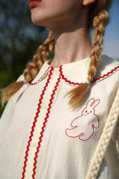 Camisa Beige con Bordado de Conejo y Diseño Ondulado - Image 17