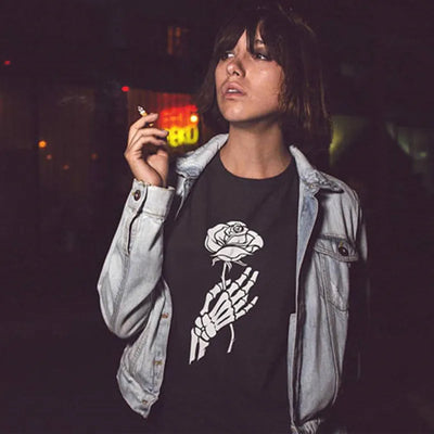 Playera Calavera y Rosa Manga Corta Cuello Redondo Verano - Image 4