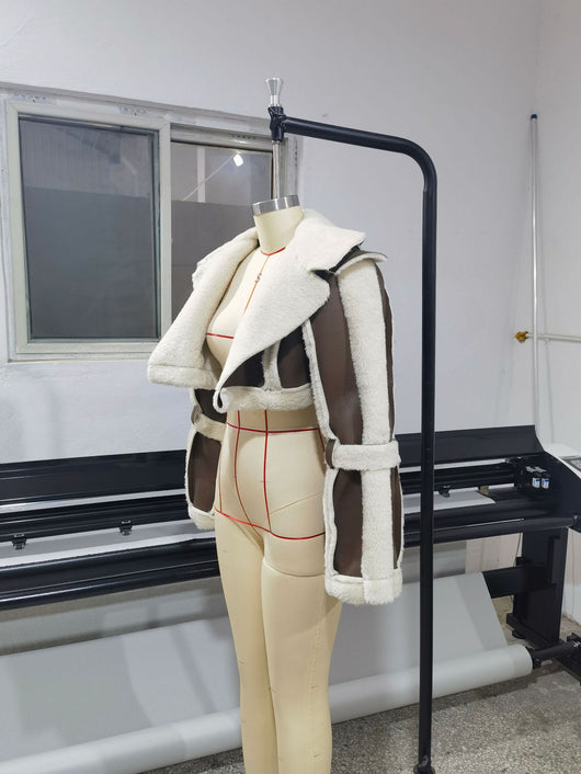 Chaqueta Corta de Cuero con Detalles de Piel para Mujer - Image 18