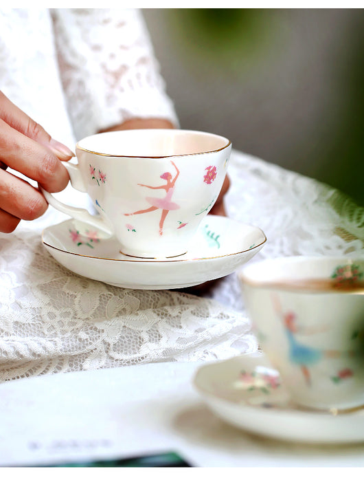 Juego de Té en Porcelana Bone China Británica con Tazas y Platos