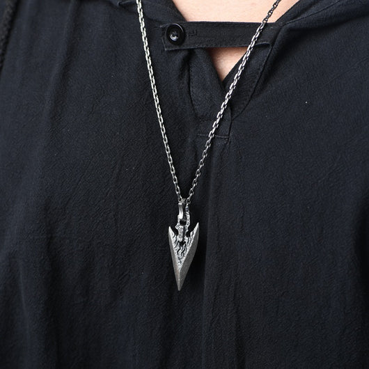 Collar de Plata para Hombre con Piedra en Forma de Arma - Image 6