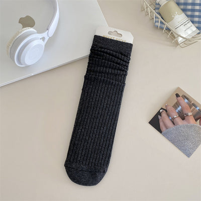 Calcetines Blancos para Mujer con Rayas Hundidas y Diseño Acanalado - Image 6
