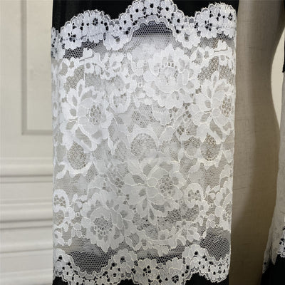 Pañuelo Bandana para Mujer con Encaje Blanco y Paneles Negros - Image 3