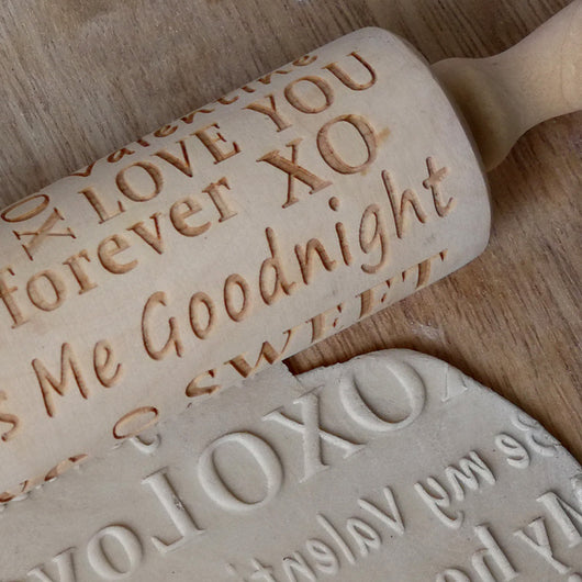 Rodillo para Galletas con Letras de Madera Grabadas para San Valentín - Image 3