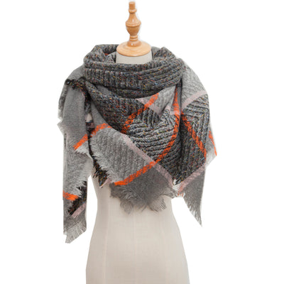 Chal Triangular Escocés para Otoño e Invierno - Amplio y Versátil - Image 27