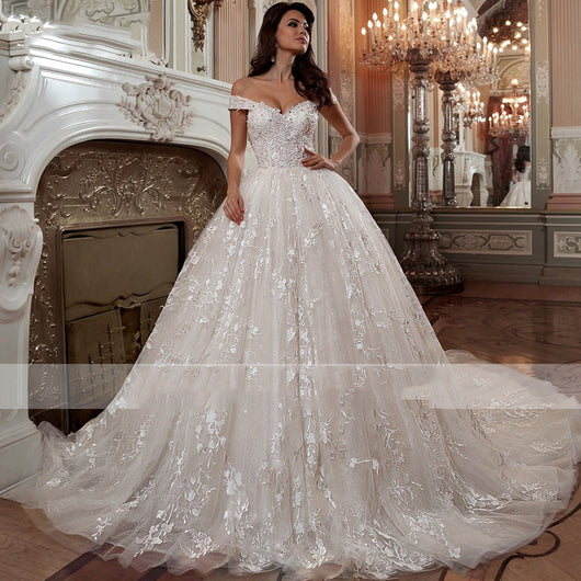Vestido de Novia Minimalista Estilo Mori con Escote Frío y Cola Francesa