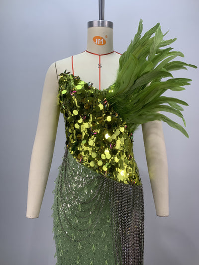 Vestido Tubo Luxury con Lentejuelas Verdes y Plumas, Abertura Sensual - Image 8