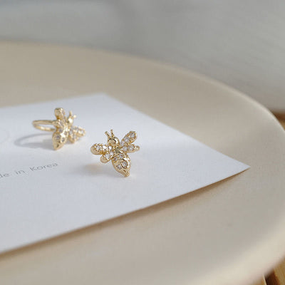Aretes Micro Abeja Dorada con Incrustaciones Delicadas - Image 7