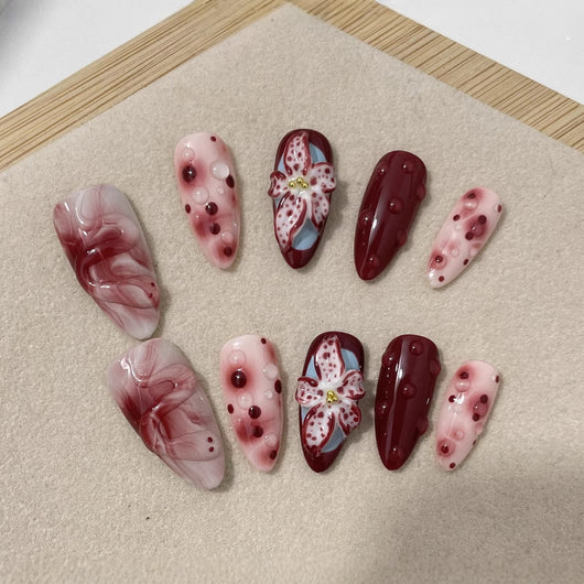 Uñas Postizas Talladas 3D con Diseño Floral Pintado a Mano