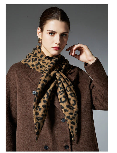 Chal Triangular Reversible con Estampado Leopardo - Colección Otoño Invierno - Image 6