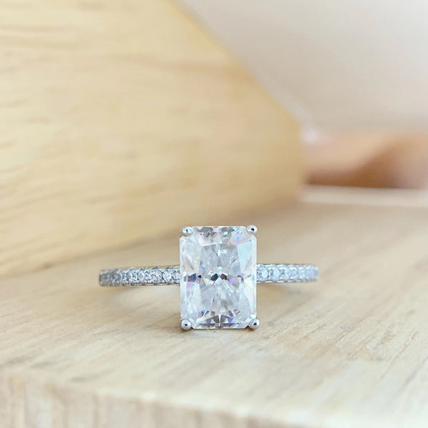 Anillo de Plata 925 con Moissanita Rectangular de 2 Quilates