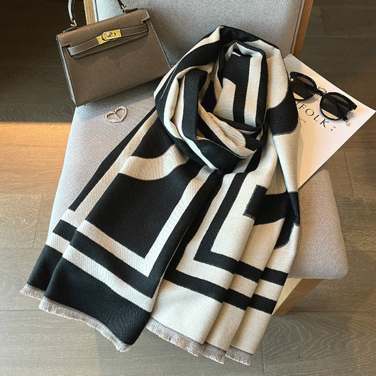 Chal Negro Elegante para Mujer - Diseño Versátil de Lujo - Image 10