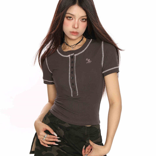 Playera de Manga Corta con Contraste de Bordado Americano