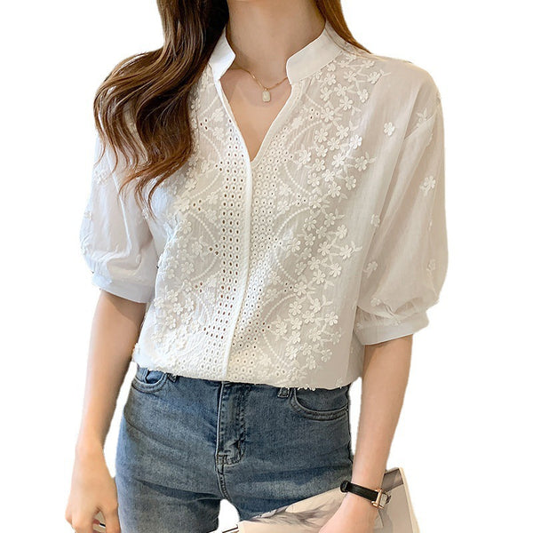 Blusa Blanca Elegante con Cuello V, Encaje Jacquard y Mangas Abullonadas